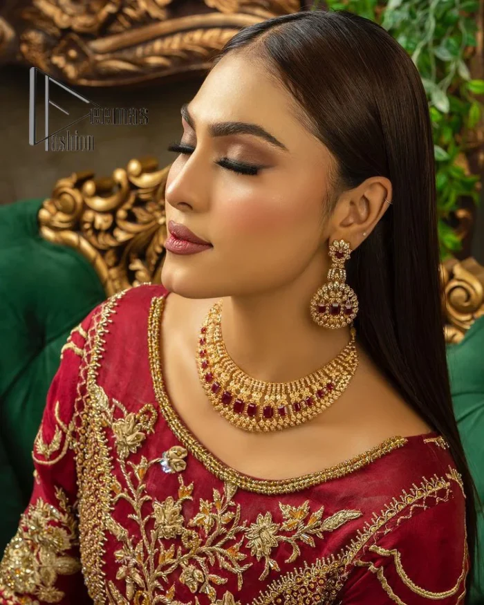 Maroon is the colour language to show bold and cuteness at the same time. DeemasFashion presents this Pakistani reception wear in the beautiful shade of maroon. Starting this Pakistani reception wear full-length Anarkali which is meticulously hand-rendered with golden embroidery which enhances the tilla, dabka, kora and Kundan to make your day with full confidence. Furthermore, it is highlighted with three-quarter sleeves and boat shape neckline. The Anarkali of this Pakistani reception wear is organized with a dupatta in the same colour which is embellished with four-sided borders and sequins sprayed all over.