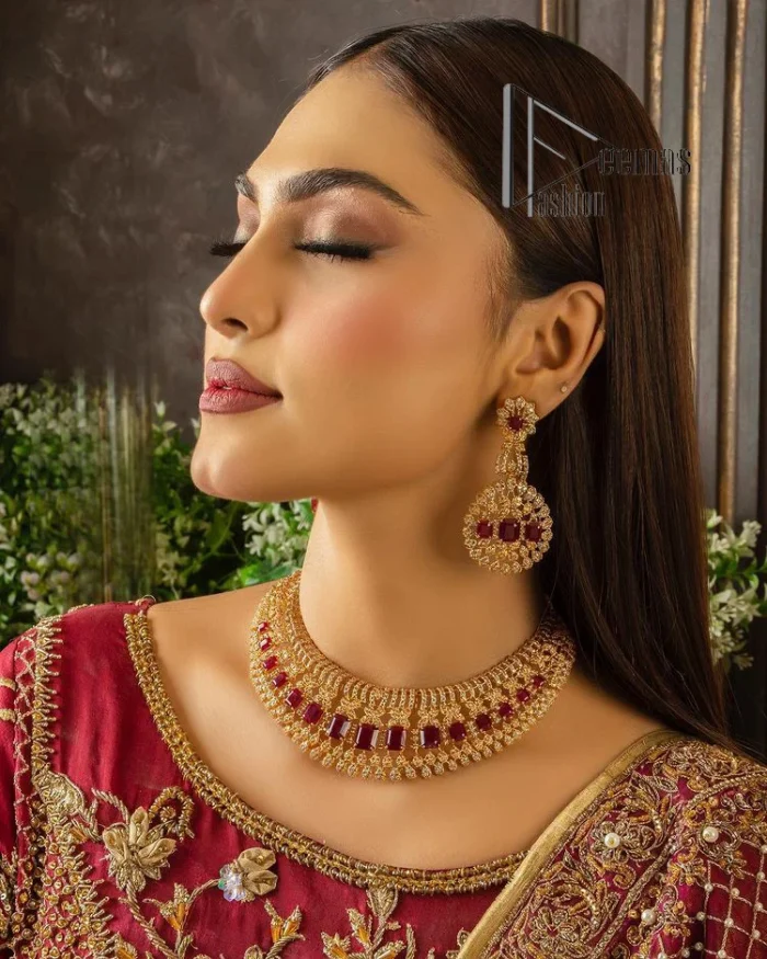 Maroon is the colour language to show bold and cuteness at the same time. DeemasFashion presents this Pakistani reception wear in the beautiful shade of maroon. Starting this Pakistani reception wear full-length Anarkali which is meticulously hand-rendered with golden embroidery which enhances the tilla, dabka, kora and Kundan to make your day with full confidence. Furthermore, it is highlighted with three-quarter sleeves and boat shape neckline. The Anarkali of this Pakistani reception wear is organized with a dupatta in the same colour which is embellished with four-sided borders and sequins sprayed all over.