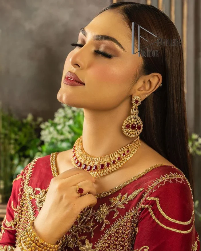Maroon is the colour language to show bold and cuteness at the same time. DeemasFashion presents this Pakistani reception wear in the beautiful shade of maroon. Starting this Pakistani reception wear full-length Anarkali which is meticulously hand-rendered with golden embroidery which enhances the tilla, dabka, kora and Kundan to make your day with full confidence. Furthermore, it is highlighted with three-quarter sleeves and boat shape neckline. The Anarkali of this Pakistani reception wear is organized with a dupatta in the same colour which is embellished with four-sided borders and sequins sprayed all over.