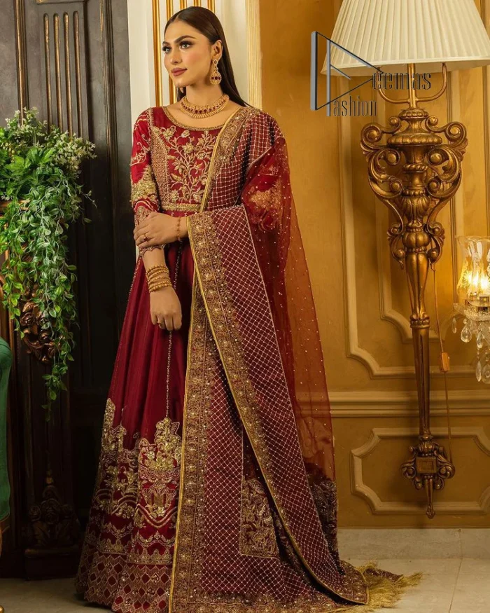 Maroon is the colour language to show bold and cuteness at the same time. DeemasFashion presents this Pakistani reception wear in the beautiful shade of maroon. Starting this Pakistani reception wear full-length Anarkali which is meticulously hand-rendered with golden embroidery which enhances the tilla, dabka, kora and Kundan to make your day with full confidence. Furthermore, it is highlighted with three-quarter sleeves and boat shape neckline. The Anarkali of this Pakistani reception wear is organized with a dupatta in the same colour which is embellished with four-sided borders and sequins sprayed all over.