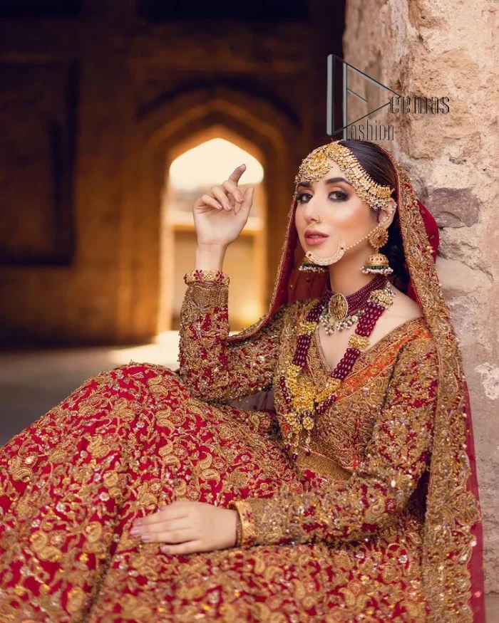 Happy is the bride the maroon shines on. Initiate this Pakistani reception outfit with a maroon heavy Anarkali which is sumptuously hand-rendered with golden embroidery that includes tilla, dabka, kora and Kundan. The V shape neckline of this Pakistani reception outfit exquisitely comes with full sleeves. It is paired up with rust farshi lehenga whose border is again adorned with golden embroidery. Finish this Pakistani reception outfit with a dupatta with a four-sided embellished border and sequins sprayed all over to put a maroonish shine on your big day.
