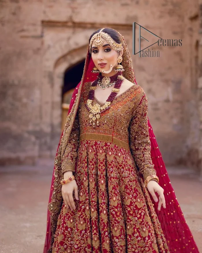 Happy is the bride the maroon shines on. Initiate this Pakistani reception outfit with a maroon heavy Anarkali which is sumptuously hand-rendered with golden embroidery that includes tilla, dabka, kora and Kundan. The V shape neckline of this Pakistani reception outfit exquisitely comes with full sleeves. It is paired up with rust farshi lehenga whose border is again adorned with golden embroidery. Finish this Pakistani reception outfit with a dupatta with a four-sided embellished border and sequins sprayed all over to put a maroonish shine on your big day.
