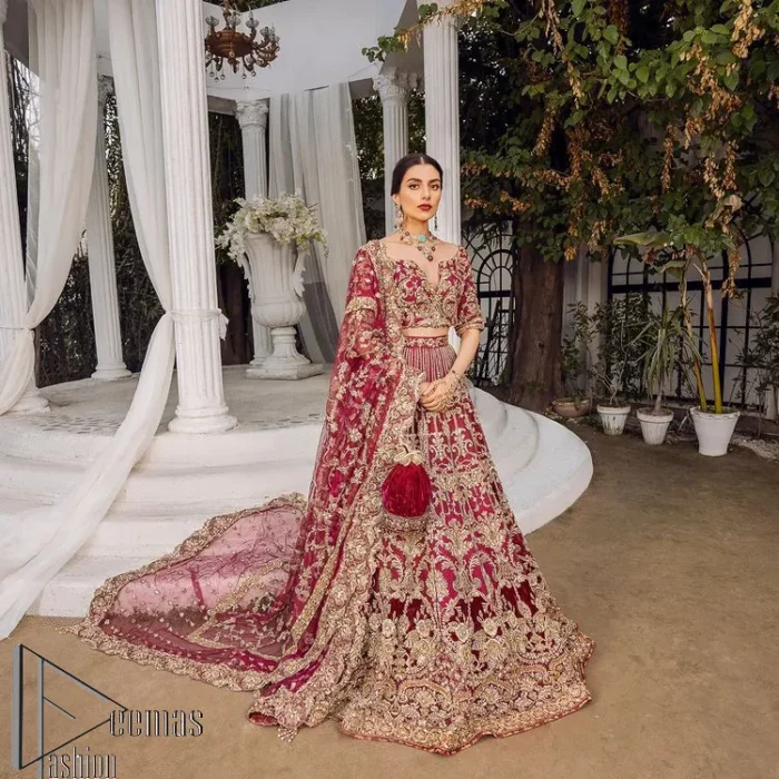 Make your day more lovely by wearing maroon colours. Maroon is just the star among all colours for the bride's Big day. So, DeemasFashion presents this maroon Pakistani reception outfit which begins with a traditional blouse that is meticulously adorned with light golden embroidery. Further, it is enhanced with tilla, dabka, kora and zardozi to make your day more remarkable. The three-quarter sleeves of the blouse add more beauty to this outfit. This Pakistani reception outfit is paired up with a can-can lehenga which is again heavily ornamented with light golden embroidery. Finish this article with a dupatta that is embellished with a four-sided border to fulfil your artistic look.