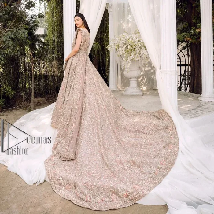 Boost your day with all about rose pink! Presenting the rose pink walima wear which begins with a heavy maxi that is beautifully hand-rendered with silver embroidery. It is attractively highlighted with tilla, dabka, kora and zardozi. The astonishing sleeveless style of the maxi looks super amazing when comes with a sweetheart neckline to make your day booster day. Furthermore, the back train of the maxi is also heavily ornamented. The walima wear is exquisitely paired up with a dupatta in the same colour which is embellished with four-sided borders and sequins sprayed all over.