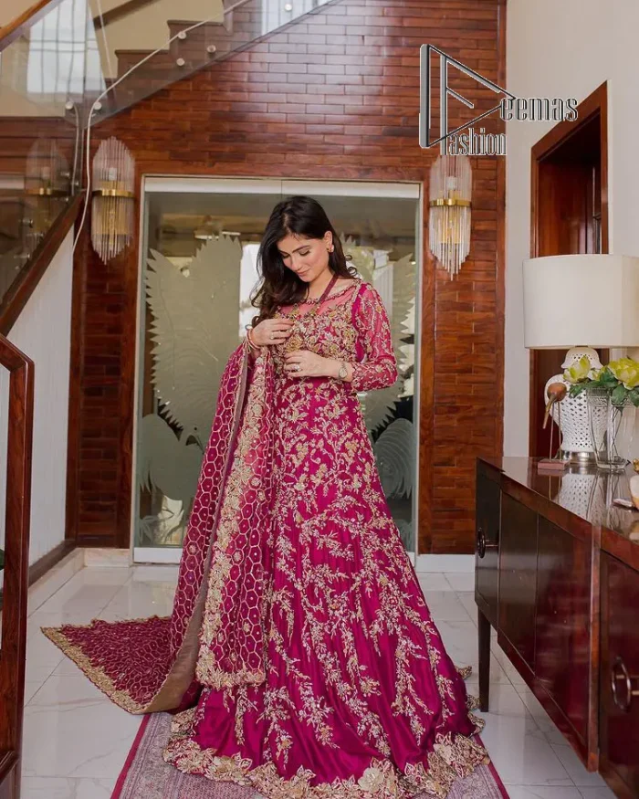 Stripes are the new pinky vibes. Introducing the Pakistani walima dress in the shade of shocking pink. This easy-breezy, romantic silhouette, is laboriously frosted with meticulously detailed golden embroidery which includes tilla, dabka, kora and Kundan. The handsome illusion neckline gives an extra soothing view to this Pakistani walima dress when comes with three-quarter sleeves. The heavily hand-rendered maxi is paired up with a dupatta in the same colour which is again embellished with four-sided borders and sequins sprayed all over to make your day super fresh.