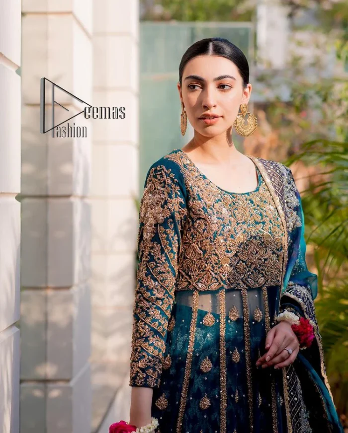The bride wears blue just touches the blues of the sky. DeemasFashion introduces this teal blue mehndi outfit which begins with panelled Anarkali. The following Anarkali is exquisitely hand-rendered with a light golden embroidery which involves tilla, dabka, kora and zardozi. The floral motifs are also embellished on panels to make this Anarkali priceless. Furthermore, the round shape neckline and full sleeves also enhance the beauty of this mehndi outfit. It is handsomely and attractively paired up with brocade lehenga which gives a unique pieace of charmless.