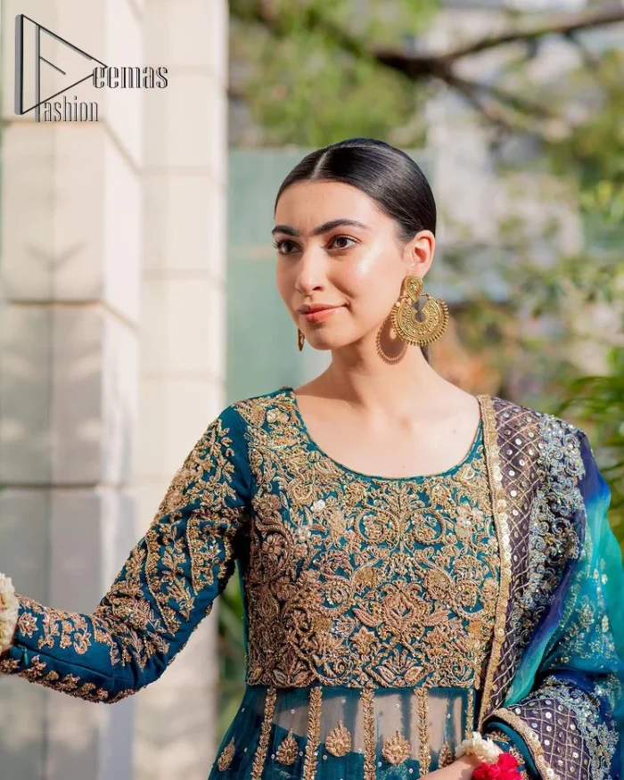 The bride wears blue just touches the blues of the sky. DeemasFashion introduces this teal blue mehndi outfit which begins with panelled Anarkali. The following Anarkali is exquisitely hand-rendered with a light golden embroidery which involves tilla, dabka, kora and zardozi. The floral motifs are also embellished on panels to make this Anarkali priceless. Furthermore, the round shape neckline and full sleeves also enhance the beauty of this mehndi outfit. It is handsomely and attractively paired up with brocade lehenga which gives a unique pieace of charmless.