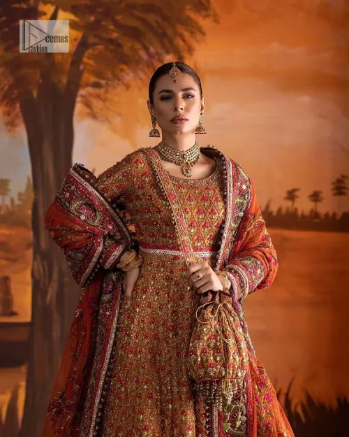 Blissful rust! This ensemble is the epitome of grace. DeemasFashion presents this beautiful mehndi outfit in rust colour to make