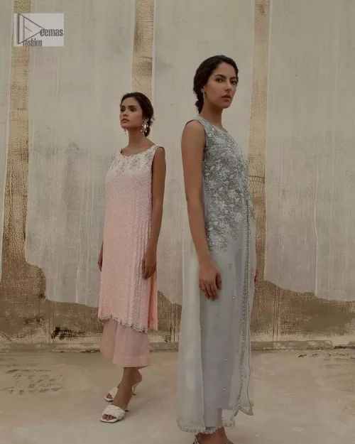 Balancing outfit lovers here’s your style treat! The handsome and charming steel grey attire is an epitome of elegance and