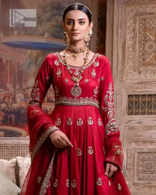 The traditional style is the new thing in the market. The stunning pishwas in the deep red shade is an