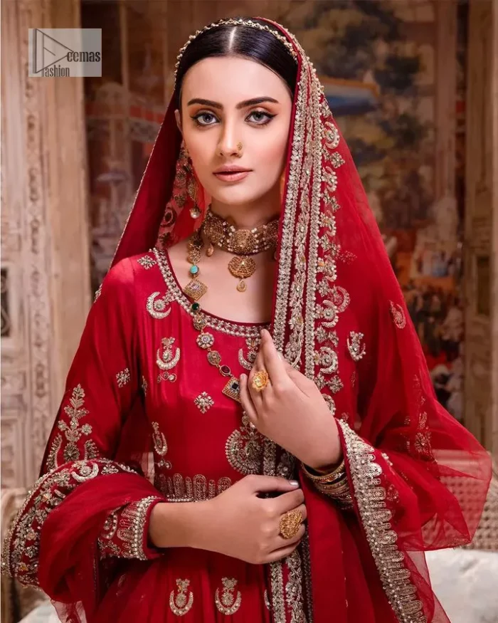 The traditional style is the new thing in the market. The stunning pishwas in the deep red shade is an eye-catching attire that gives you your desired dreamy appearance on your Big day. Beautiful work of zardozi, tilla, dabka, kora, Kundan, pearls, and beads make this attire an epitome of glamour and royalty. Embellished borders, as well as the bodice, gives an enchanting touch to this pishwas. Further, the round neckline of the outfit gives a royal touch. Further, fancy floral motifs are also adorned on the sleeves of this reception wear. It is organized with a dupatta framed with a four-sided border and sparkling tiny floral motifs all over.