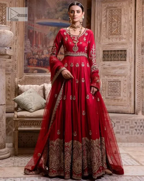 The traditional style is the new thing in the market. The stunning pishwas in the deep red shade is an
