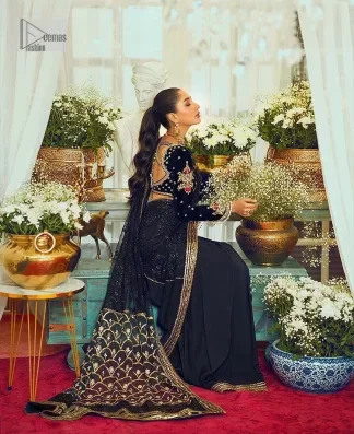 Black, is a reminder to love yourself. The navy blue blouse is augmented with elusive dabka and remarkable naqshi to highlight the grace and is further enhanced with tilla, dabka, koran and Kundan.  The V shape neckline of the following blouse is beautifully decorated with multiple colour embroidery. In addition to this, the heavy floral motifs also adorned the full sleeves to add more charm and beauty to this party wear. It is paired with a black saree to style you according to your choice. Complex work on the borders and the pallu makes it look even more gorgeous. This is a beautiful piece for a bridesmaid who has traditional taste.