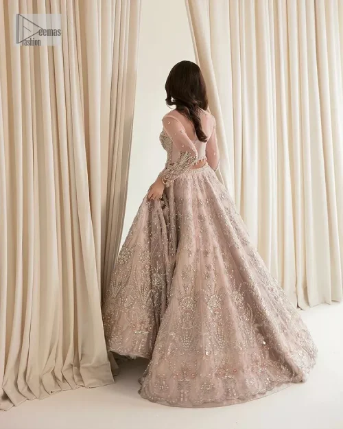 Rose Pink, is the colour of confidence on your big day. The blouse in the rose pink shade is embellished