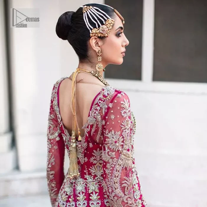 Be a dream vision in this floral shocking pink article. The shocking pink maxi is a breathtaking masterpiece that wins everyone's hearts at the very first glance. The stunning details of silver embroidery which includes tilla, dabka, kora, Kundan and zardozi give a royal touch to this scalloped maxi. The front open style and sweetheart neckline come together to make this outfit lovely and charming. The full sleeves give a glamorous touch to this perfectly maxi. It is paired with Lehenga to create a lavish look. The Lehenga has a huge flare and is also embellished with beautiful embroidery. Complete this walima article with a grey dupatta in a scalloped design which is adorned with a four-sided heavy embellishment. 
