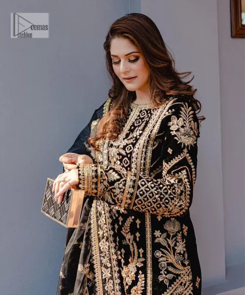 Intricate floral patterns all over! Make a style statement with this elegant embroidered long shirt adorned with golden embroidery decorated with