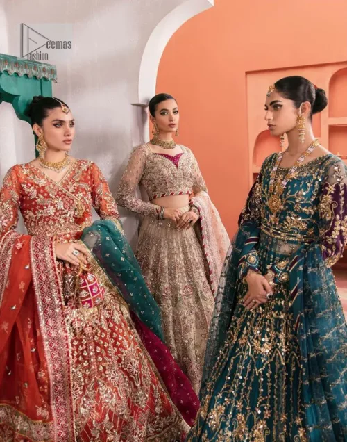 Mark your presence in this elegant Mehndi outfit. The front open scalloped pishwas in the teal green shade are adorned