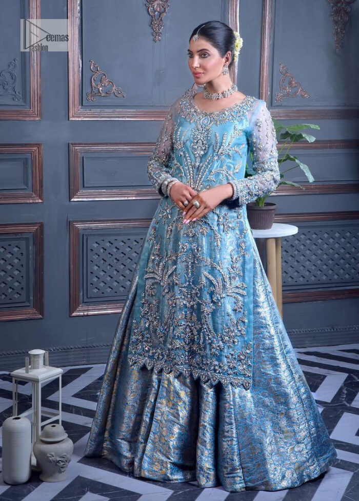 Serving looks we love. DeemasFashion presents this party outfit in sky blue colour which is adorned with silver embroidery and further prominent with tilla, dabka, kora, Kundan, Zardozi and the real magic of crystals. The round neckline looks like a complete diva since it is so opulent and vibrant. Further, the full sleeves make this masterpiece lovely and charming. It is organized with lehenga made with pure jamawar which speaks for itself. Complete this outfit with a dupatta framed with four-sided borders that have been carefully added for the additional finishing touch.