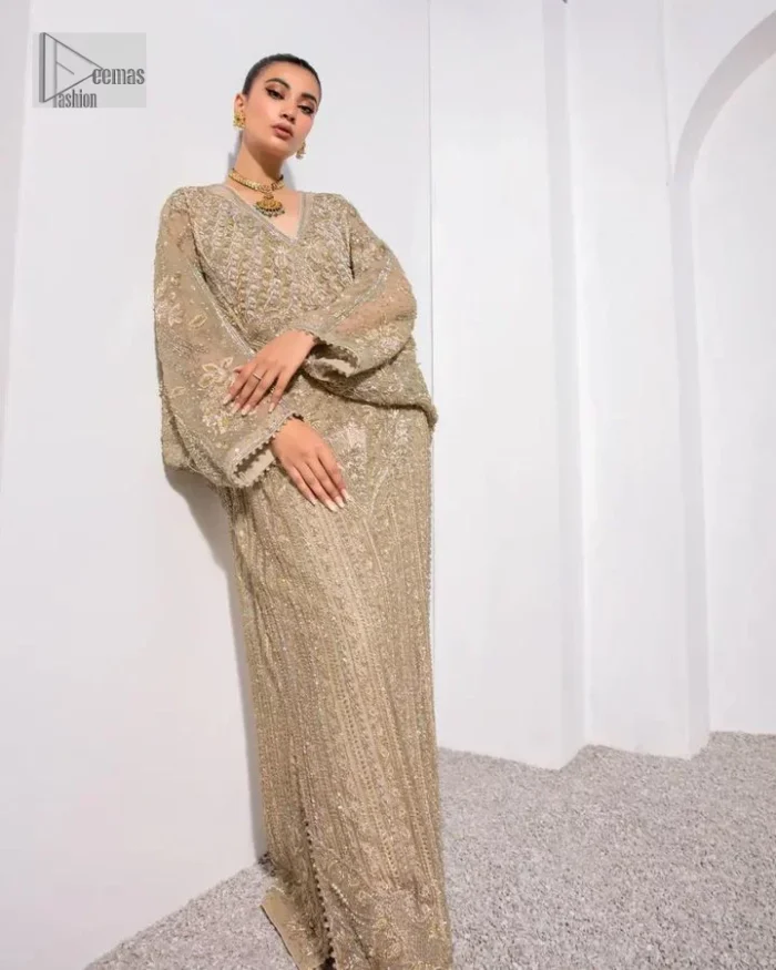 A little classy, a little sassy – that’s your style! An ivory floor-length kaftan with hand embellished work using dabka, naqshi, cut dana, Resham,  Mukesh, sequin and Kundan.  The beauty of this bridal lies in the geometric pattern of light golden embroidery. The V shape neckline is the finishing royal touch. Further, the floral motifs on full sleeves make this nikah outfit romantic and charming.  By layering this item, you can make any simple event better.