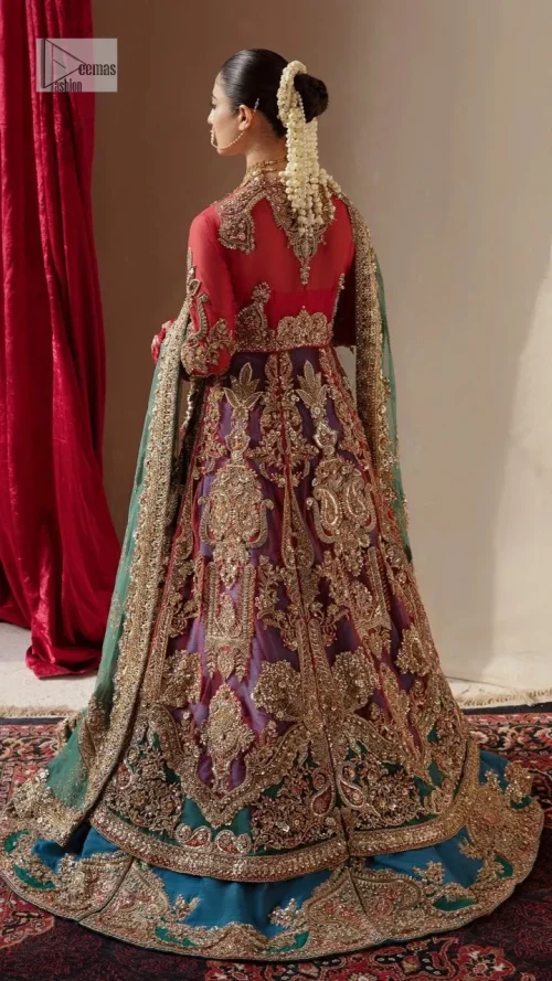 Colours, like features, follow the changes in the event. A magical ethereal multiple-colour maxi is delicately embellished with a shimmering