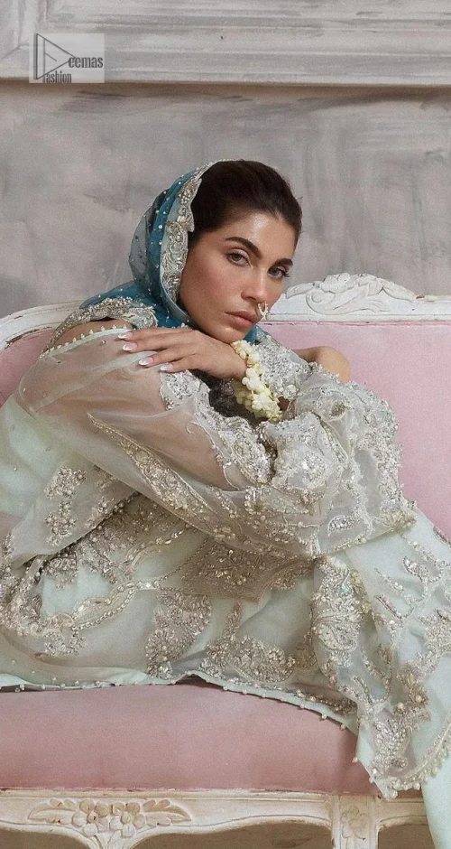 It’s bright, it's bold, it’s crosshatch. DeemasFashion presents the soft green and teal blue combo party outfit. The long shirt