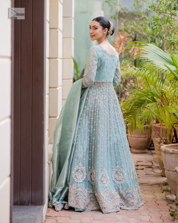 Finish this article with a dupatta framed with four-sided embellished borders and sequins spray.
