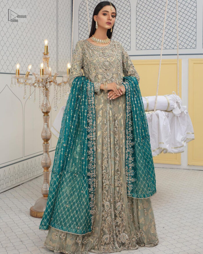 Embellishment is on the rise! The elegant front open maxi is heavily embellished in work of tilla, sequins, dabka, Zardozi, Kundan and kora work. The magnificent maxi is further highlighted with silver embroidery on the front and backside. Further, the full sleeves of the dress come with attractive embellishments. The round neckline makes this masterpiece more unique and charming. This nikah outfit is coordinated with a dupatta in teal green colour framed with a four-sided border and sparkling sequins all over that are on the peak in modern style.