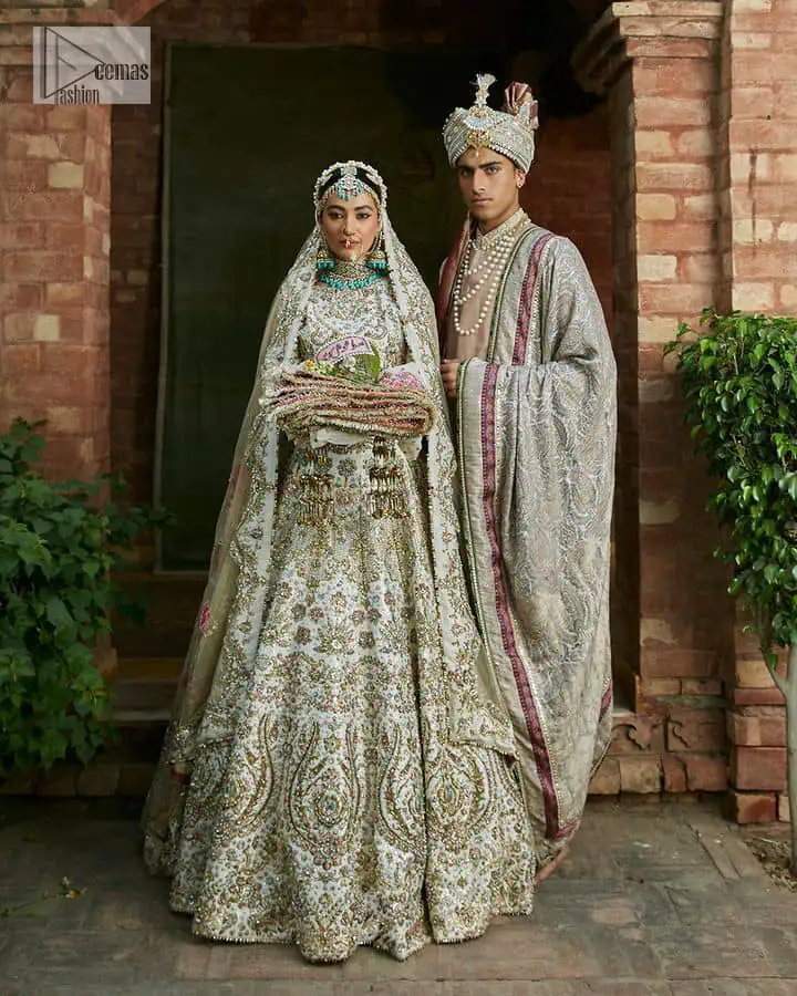 Available with a can-can lehenga and dupatta, this ensemble seamlessly combines tradition and modernity.