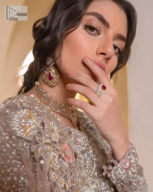 Let your nikah outfit do the talking. An elegant rhyme to tradition, this short shirt and lehenga create aesthetical magic