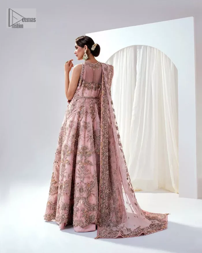 Matching embellishments are here to stay. The attractive tea pink nikah article is a stunning attire adorned with tilla, dabka, kora, Kundan, Zardozi and Gota.  Hand-crafted embellishments of golden and silver embroidery and floral patterns give a perfect finishing look to the maxi. The following scalloped maxi has a jewel neckline to make this unique and charming. In addition to this, the sleeveless style of the maxi is a breathtaking masterpiece that will give the gorgeous bride a breathtaking traditional look at the wedding. It is paired up with a plain lehenga to balance the astonishing look. Finish this with a dupatta that has four-sided embellished borders and tiny floral motifs all over to make your day glow and flowery.