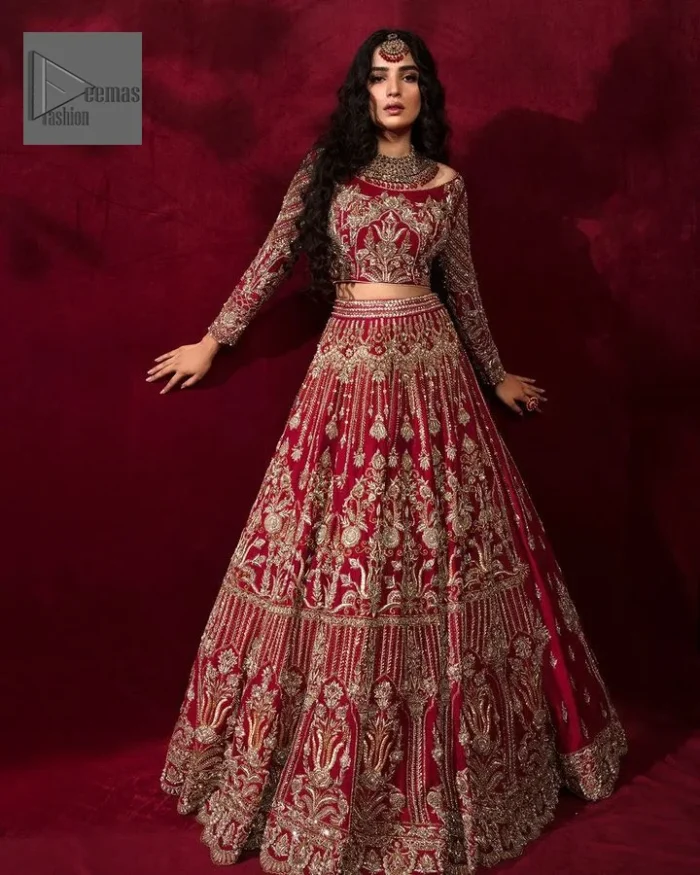 The following blouse is beautifully decorated with golden embroidery and enhanced with tilla, dabka, kora, Kundan, and the real magic of Zardozi.