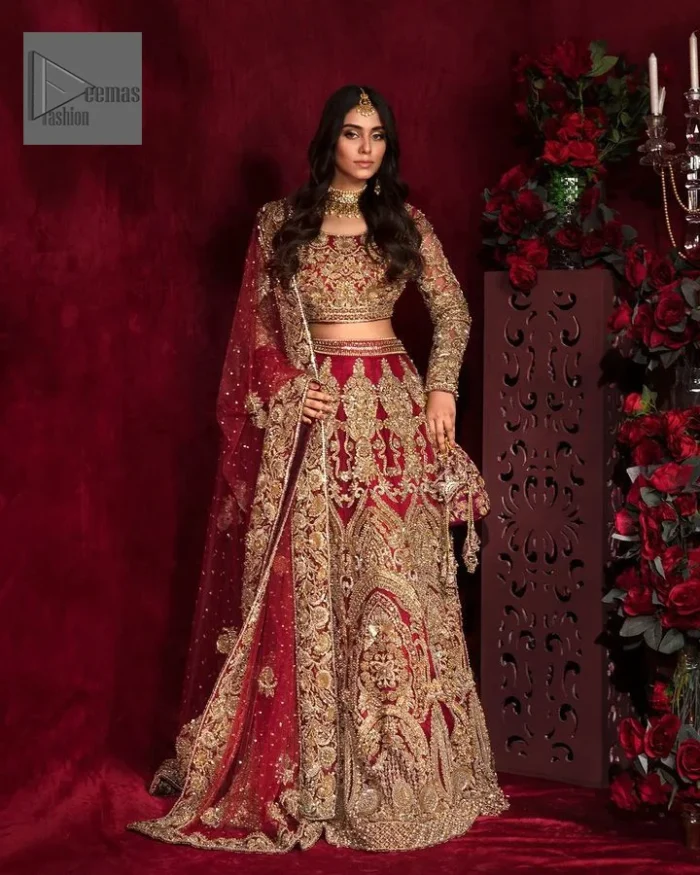 The following lehenga choli is organized with a dupatta framed with four-sided embellished borders and tiny floral motifs, sequins spray all over to create a romantic look.