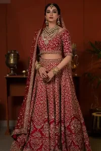 It's a mix of modern and classic styles because it is organized with floral jaal lehenga and bridal style dupatta having small motifs all over, so you'll look different and fantastic.