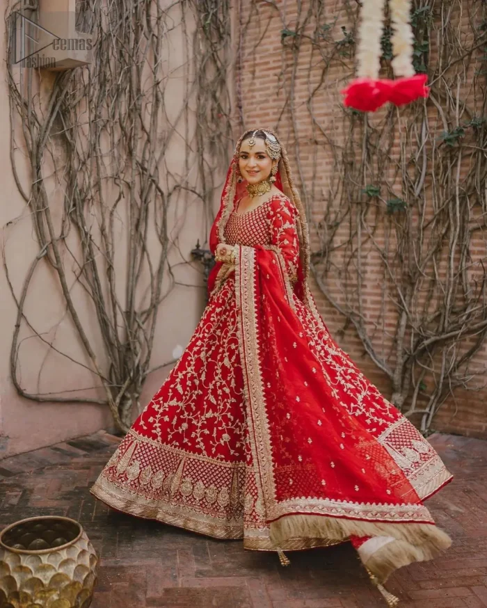 A fusion of modern and classic elements of the beautiful floral jaal lehenga offers a truly distinctive look, making you the center of attention.
