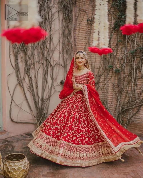the beautiful floral jaal lehenga offers a truly distinctive look, making you the center of attention. Elevate your wedding day