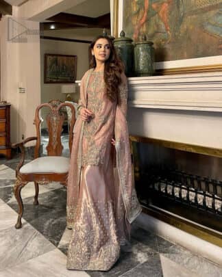 The classic dupatta in the same color symbolizes the essence of the Nikah, while delicate embellishments add a touch of sophistication. Make your union even more memorable with our Nikah dress, perfectly tailored to honor the solemnity of the moment.