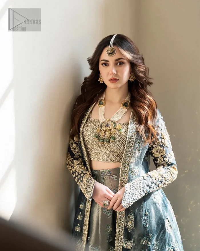 It is coordinated with a farshi lehenga that is the epitome of elegance and charm as you step into the spotlight wearing this extraordinary bridesmaid dress.