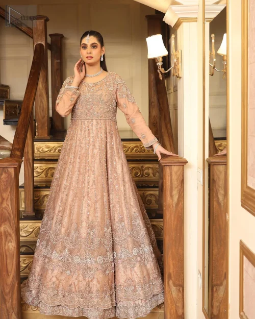 With beautiful craftmanship, this lehenga is an enchanting blend of tradition and romance, perfect for your Nikah.