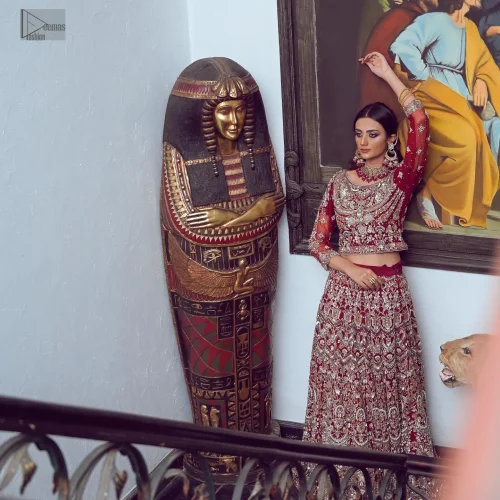 Crafted from delicate organza, the ensemble is finished with a beautifully scalloped hem, blending tradition and romance. Embrace your special