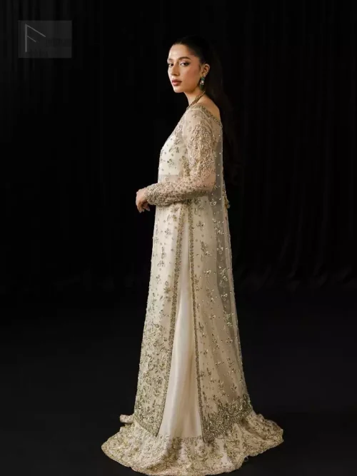 The side-open design and round neckline create a chic, flattering silhouette that’s both modest and mesmerizing.