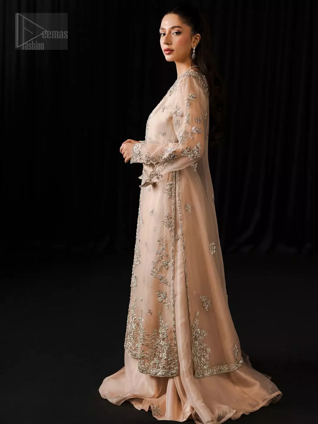 The front open jacket blooms in thread and silver embroidery, as every minute detail is crafted with devotion and delicacy.